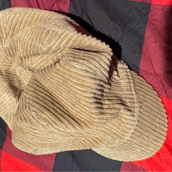 Beige cap size small- new- - Picture 2 of 2